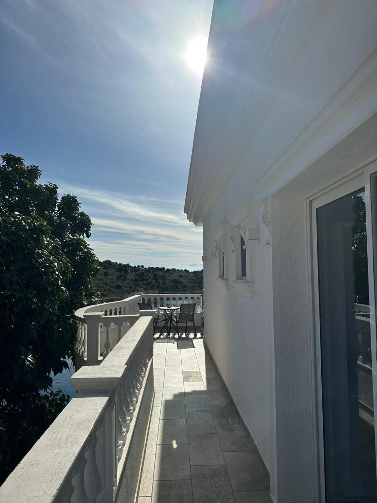 Luxury Villa Alisja Sarande With Private Beach Екстер'єр фото