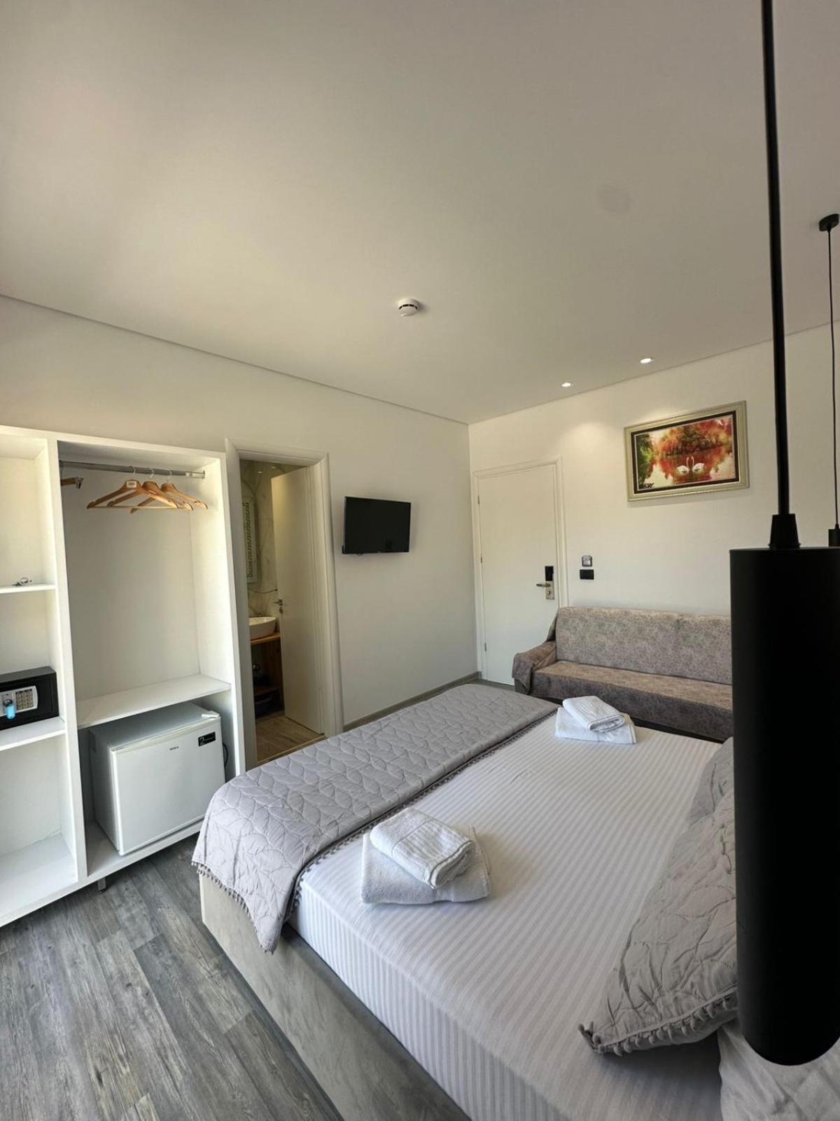 Luxury Villa Alisja Sarande With Private Beach Екстер'єр фото