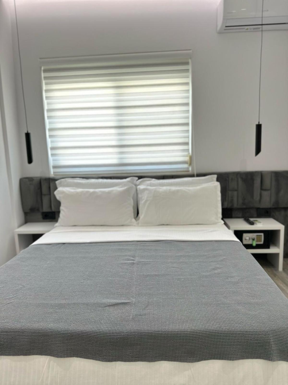 Luxury Villa Alisja Sarande With Private Beach Екстер'єр фото