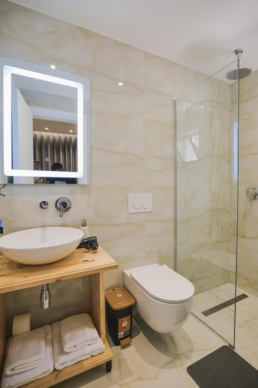 Luxury Villa Alisja Sarande With Private Beach Екстер'єр фото